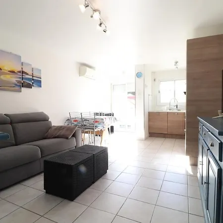 Apartment Le Neulos, T2 40m2 Avec Garage Prive, 150 M De La Mer, Avenue Roussillon Canet-plage *