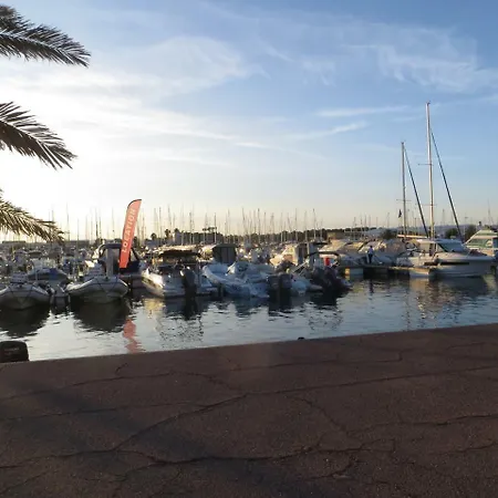 Le Neulos, T2 40m2 Avec Garage Prive, 150 M De La Mer, Avenue Roussillon Canet-plage Appartamento *