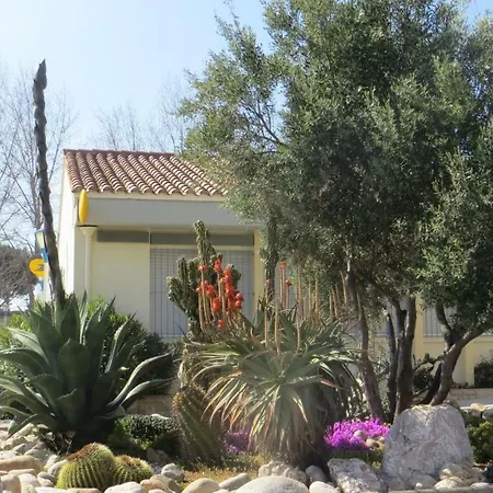 Appartement Le Neulos, T2 40m2 Avec Garage Prive, 150 M De La Mer, Avenue Roussillon Canet-plage
