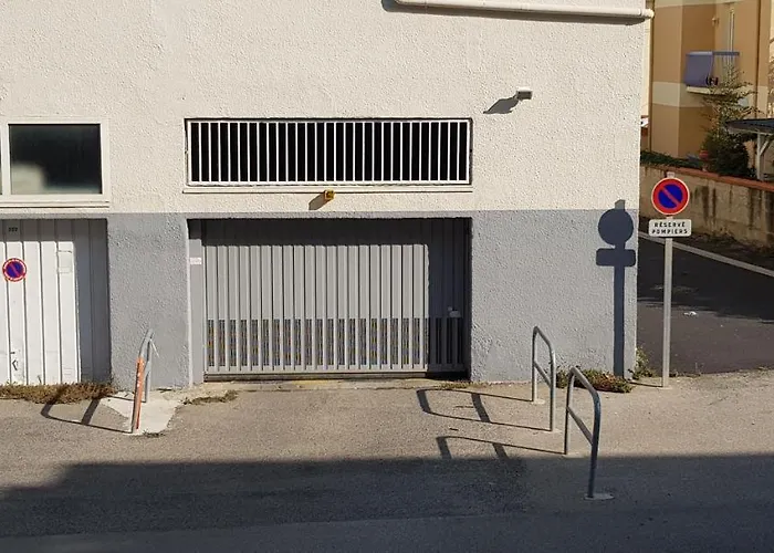 Le Neulos, T2 40m2 Avec Garage Prive, 150 M De La Mer, Avenue Roussillon Canet-plage *