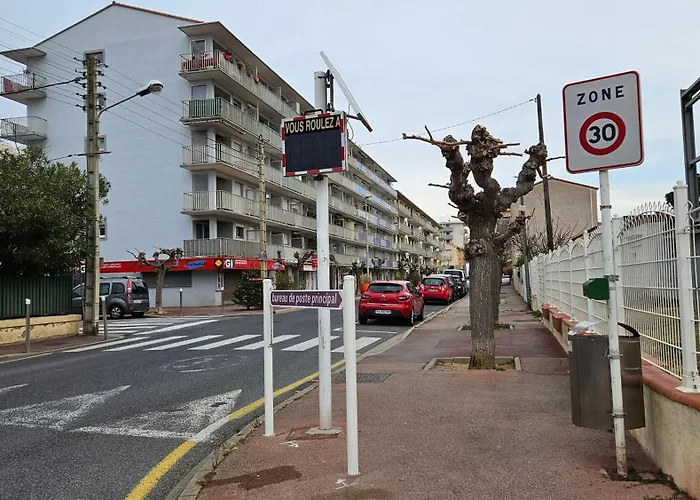 Le Neulos, T2 40m2 Avec Garage Prive, 150 M De La Mer, Avenue Roussillon Canet-plage *
