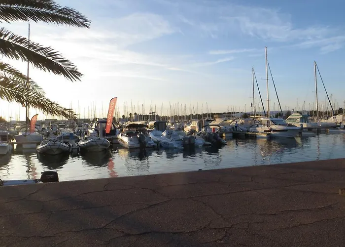Le Neulos, T2 40m2 Avec Garage Prive, 150 M De La Mer, Avenue Roussillon Canet-plage Апартаменты *