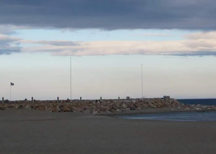 Le Neulos, T2 40m2 Avec Garage Prive, 150 M De La Mer, Avenue Roussillon Canet-plage * Кане