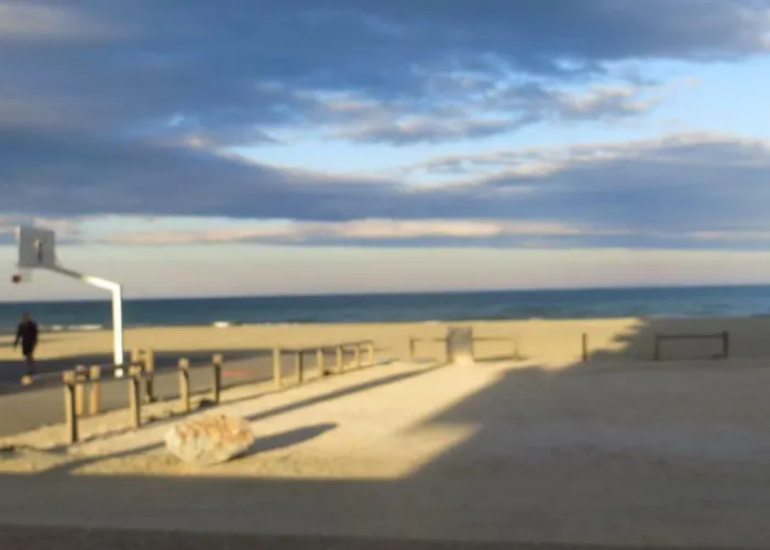 Le Neulos, T2 40m2 Avec Garage Prive, 150 M De La Mer, Avenue Roussillon Canet-plage * Кане