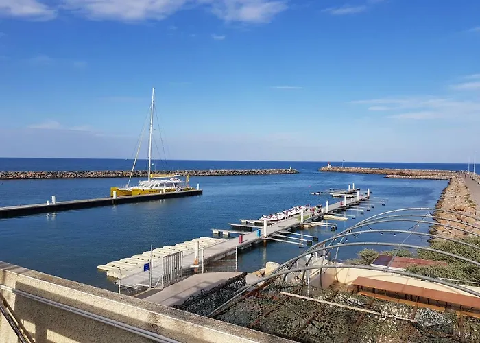 Le Neulos, T2 40m2 Avec Garage Prive, 150 M De La Mer, Avenue Roussillon Canet-plage *